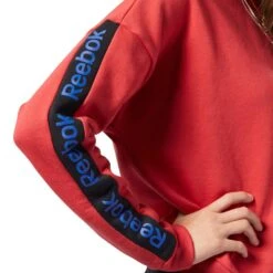 Reebok Women's Training Essentials Logo Crew Sweatshirt - Rebel Red EK1357 -Fitness-Mode Winkel 340575 05 d 721402