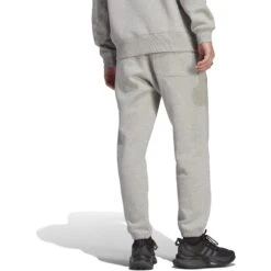 Adidas All SZN Fleece Graphic Broek Heren - Medium Grey Heather IC9783 -Fitness-Mode Winkel adidas mens all szn fleece graphic joggers medium grey heather ic9783 5 1416119