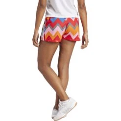 Adidas Farm Shorts Dames - Vivid Red/universe Orange IM2377 10 Adidas Farm Shorts Dames - Vivid Red/universe Orange IM2377 -Fitness-Mode Winkel adidas womens farm shorts vivid red universe orange im2377 2 1500905