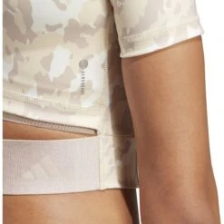 Adidas Techfit Camo Print Crop Training T-Shirt Dames - Wonder Taupe IC8053 11 Adidas Techfit Camo Print Crop Training T-Shirt Dames - Wonder Taupe IC8053 -Fitness-Mode Winkel adidas womens techfit camo print crop training t shirt wonder taupe ic8053 1 1362188