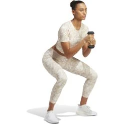 Adidas Techfit Camo Print Crop Training T-Shirt Dames - Wonder Taupe IC8053 12 Adidas Techfit Camo Print Crop Training T-Shirt Dames - Wonder Taupe IC8053 -Fitness-Mode Winkel adidas womens techfit camo print crop training t shirt wonder taupe ic8053 5 1362184