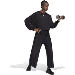 Adidas AEROREADY Studio Loose Sweatshirt Dames - Black/white HD8938 12 Adidas AEROREADY Studio Loose Sweatshirt Dames - Black/white HD8938 -Fitness-Mode Winkel adidas womens terrex studio sweater black white hd8938 3 1259579