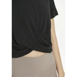 Athlecia Diamy Cross T-Shirt Dames - Zwart 18 Athlecia Diamy Cross T-Shirt Dames - Zwart -Fitness-Mode Winkel athlecia diamy w cross tee womens black 5 1158576