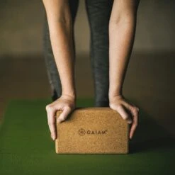 Gaiam Cork Yoga Brick -Fitness-Mode Winkel gaiam cork yoga brick 05 52292 03 1070940