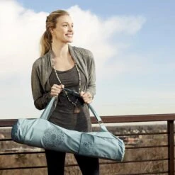Gaiam Embroidered Cargo Yoga Mat Bag - Niagara -Fitness-Mode Winkel gaiam embroidered cargo mat bag 05 62915 04 1071436