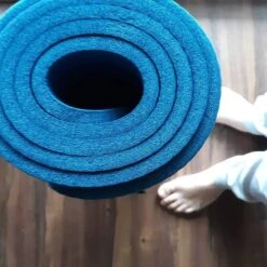 Gaiam Essentials Fitness Mat & Sling (10mm) - Navy -Fitness-Mode Winkel gaiam essentials fitness mat sling 05 63322 05 1070677 2