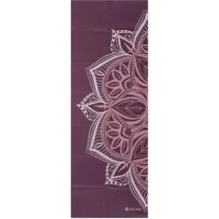 Gaiam Foldable Yoga Mat (2mm) - Cranberry -Fitness-Mode Winkel gaiam foldable yoga mat 2mm 05 63640 02 1070793