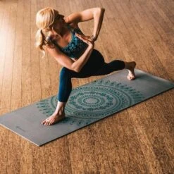 Gaiam Premium Longer/Wider Yoga Mat (6mm) - Marrakesh -Fitness-Mode Winkel giam premium longerwider yoga mat 6mm 62187 05 03 1070464