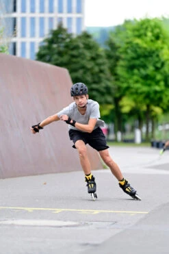 Rollerblade Macroblade 100 3WD - Men Fitness Inline Skates - Black/saffron Yellow 27 Rollerblade Macroblade 100 3WD - Men Fitness Inline Skates - Black/saffron Yellow -Fitness-Mode Winkel macroblade 100 3wd 13 1255337