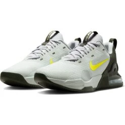 Nike Air Max Alpha Trainer 5 Schoenen Heren - Light Silver/high Voltage-sequoia DM0829-011 -Fitness-Mode Winkel nike air max alpha trainer 5 mens training shoes light silver high voltage sequoia dm0829 011 3 1531502