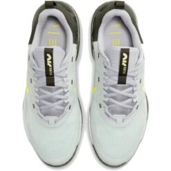Nike Air Max Alpha Trainer 5 Schoenen Heren - Light Silver/high Voltage-sequoia DM0829-011 -Fitness-Mode Winkel nike air max alpha trainer 5 mens training shoes light silver high voltage sequoia dm0829 011 4 1531501
