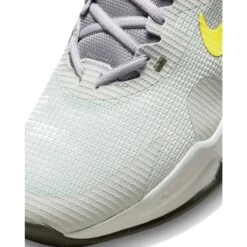 Nike Air Max Alpha Trainer 5 Schoenen Heren - Light Silver/high Voltage-sequoia DM0829-011 -Fitness-Mode Winkel nike air max alpha trainer 5 mens training shoes light silver high voltage sequoia dm0829 011 8 1531497