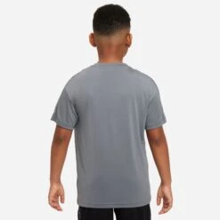 Nike Dri-FIT Trainingsshirt Kinderen - Smoke Grey/black DM8535-084 8 Nike Dri-FIT Trainingsshirt Kinderen - Smoke Grey/black DM8535-084 -Fitness-Mode Winkel nike dri fit big kids short sleeve training top smoke grey black dm8535 084 2 1251749