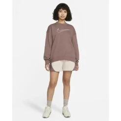 Nike Dri-FIT Get Fit Graphic Essential Sweatshirt Dames - Plum Eclipse/white DQ5542-291 -Fitness-Mode Winkel nike dri fit get fit graphic essential womens crew neck shirt plum eclipse white dq5542 291 2 1425313