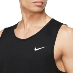 Nike Dri-FIT UV Hyverse T-Shirt Fitness Heren - Zwart/wit DV9841-010 7 Nike Dri-FIT UV Hyverse T-Shirt Fitness Heren - Zwart/wit DV9841-010 -Fitness-Mode Winkel nike dri fit hyverse mens short sleeve fitness tank black white dv9841 010 1 1415652