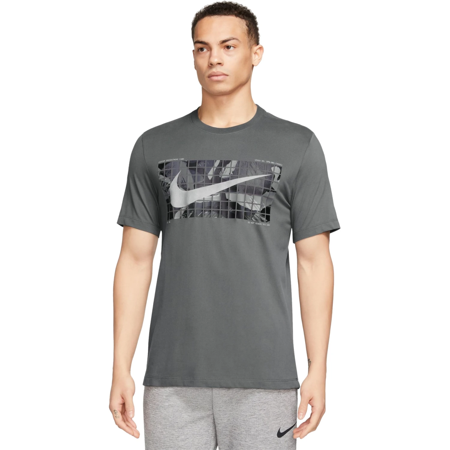 Nike Dri-FIT Camo T-Shirt Heren - Iron Grey FJ2446-068 3 Nike Dri-FIT Camo T-Shirt Heren - Iron Grey FJ2446-068