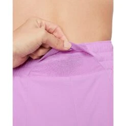 Nike One Dri-FIT 2-In-1 Korte Broek 3" Dames - Rush Fuchsia/reflective Silver DX6016-532 -Fitness-Mode Winkel nike dri fit one womens high waisted 3 2 in 1 shorts rush fuchsia reflective silver dx6016 532 1 1521096