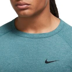 Nike Dri-FIT Ready Fitness T-Shirt Heren - Mineral Teal/heather/black DV9815-379 -Fitness-Mode Winkel nike dri fit ready mens short sleeve fitness top mineral teal htr black dv9815 379 1 1425097