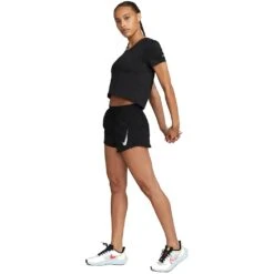 Nike Dri-FIT T-Shirt Dames - Black/reflective Silver DX0314-010 -Fitness-Mode Winkel nike dri fit womens short sleeve top black reflective silver dx0314 010 1 1425071