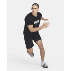 Nike Dri-FIT "HWPO" Trainings-T-Shirt Heren - Black DA1594-010 13 Nike Dri-FIT "HWPO" Trainings-T-Shirt Heren - Black DA1594-010 -Fitness-Mode Winkel nike dri fit zollhwpo zoll mens training t shirt black da1594 010 1 1242862