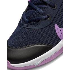 Nike Omni Multi-Court Indoorschoenen Kinderen - Obsidian/rush Fuchsia-white DM9027-401 -Fitness-Mode Winkel nike omni big kids multi court shoes obsidian rush fuchsia white dm9027 401 7 1535324