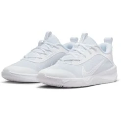 Nike Omni Multi-Court Indoorschoenen Kinderen - White/white-pure Platinum DM9027-100 -Fitness-Mode Winkel nike omni big kids multi court shoes white white pure platinum dm9027 100 3 1478697