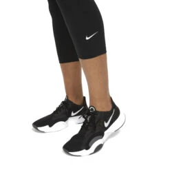 Nike One Leggings Dames - Black/white DD0245-010 12 Nike One Leggings Dames - Black/white DD0245-010 -Fitness-Mode Winkel nike one damen leggings black white dd0245 010 4 921774