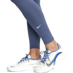 Nike Dri-FIT One Legging Dames - Diffused Blue/white DM7278-491 -Fitness-Mode Winkel nike one dri fit womens high rise leggings diffused blue white dm7278 491 6 1415293