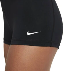 Nike Pro 3" Korte Broek Dames - Zwart/wit CZ9857-010 9 Nike Pro 3" Korte Broek Dames - Zwart/wit CZ9857-010 -Fitness-Mode Winkel nike pro 3 damen trainingsshorts black white cz9857 010 3 919232