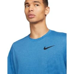 Nike Pro Dri-Fit T-Shirt Heren - Lite Photo Blue/black DQ4866-435 -Fitness-Mode Winkel nike pro dri fit mens short sleeve shirt lite photo blue black dq4866 435 1 1300159