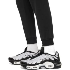 Nike Sportswear Club Fleece Trainingsbroek Kinderen - Zwart/wit FD2995-010 -Fitness-Mode Winkel nike sportswear club fleece kids jogger black white fd2995 010 2 1523430