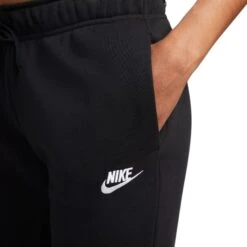 Nike Sportswear Club Fleece Broek Dames - Zwart/wit DQ5191-010 9 Nike Sportswear Club Fleece Broek Dames - Zwart/wit DQ5191-010 -Fitness-Mode Winkel nike sportswear club fleece womens mid rise pants black white dq5191 010 4 1415025