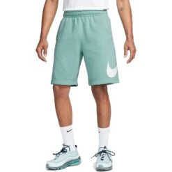 Nike Sportswear Club Graphic Korte Broek Heren - Mineral/white/white BV2721-309 -Fitness-Mode Winkel nike sportswear club mens graphic shorts mineral white white bv2721 309 1 1523704