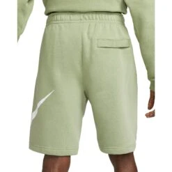 Nike Sportswear Club Graphic Korte Broek Heren - Oil Green/white/white BV2721-386 -Fitness-Mode Winkel nike sportswear club mens graphic shorts oil green white white bv2721 386 1 1476874