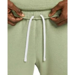 Nike Sportswear Club Graphic Korte Broek Heren - Oil Green/white/white BV2721-386 -Fitness-Mode Winkel nike sportswear club mens graphic shorts oil green white white bv2721 386 3 1476872