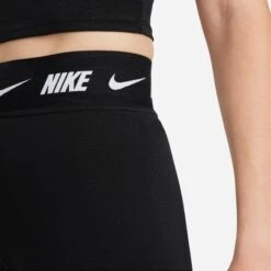 Nike Sportswear Club Legging Dames - Black/dark Smoke Grey DM4651-010 -Fitness-Mode Winkel nike sportswear club womens high waisted leggings black dark smoke grey dm4651 010 3 1249608