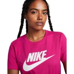 Nike Sportswear Essentials Logo T-Shirt Dames - Fireberry DX7906-615 -Fitness-Mode Winkel nike sportswear essentials womens logo t shirt fireberry dx7906 615 3 1566734