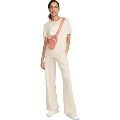 Nike Sportswear Essentials Logo T-Shirt Dames - Sanddrift/white DX7906-126 -Fitness-Mode Winkel nike sportswear essentials womens logo t shirt sanddrift white dx7906 126 3 1523540