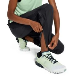 On Running On Track Pants Dames Trainingsbroek - Zwart 12 On Running On Track Pants Dames Trainingsbroek - Zwart -Fitness-Mode Winkel on track pants women black 4 1427959