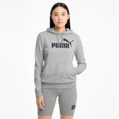 Puma Essentials Logo Hoodie Dames - Light Gray Heather -Fitness-Mode Winkel puma essentials logo womens hoodie light gray heather 3 1101532
