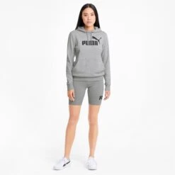 Puma Essentials Logo Hoodie Dames - Light Gray Heather -Fitness-Mode Winkel puma essentials logo womens hoodie light gray heather 5 1101534