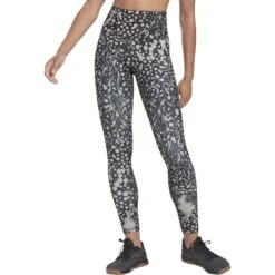 Reebok Studio Lux Bold High Rise 2.0 Modern Safari Print Women's Tights - Night Black 11 Reebok Studio Lux Bold High Rise 2.0 Modern Safari Print Women's Tights - Night Black -Fitness-Mode Winkel reebok studio lux high rise 2 1116214