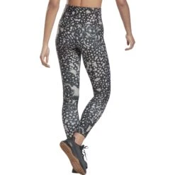 Reebok Studio Lux Bold High Rise 2.0 Modern Safari Print Women's Tights - Night Black 12 Reebok Studio Lux Bold High Rise 2.0 Modern Safari Print Women's Tights - Night Black -Fitness-Mode Winkel reebok studio lux high rise 2 1116215