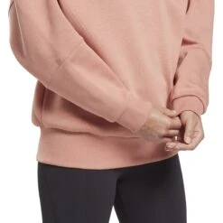 Reebok Studio Lux Women's Oversized Hoodie Pullover - Canyon Coral 15 Reebok Studio Lux Women's Oversized Hoodie Pullover - Canyon Coral -Fitness-Mode Winkel reebok studio lux women s oversized hoodie pullover canyon coral 7 1116879