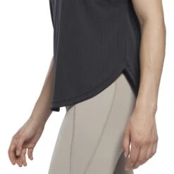 Reebok United By Fitness Women's T-Shirt - Black -Fitness-Mode Winkel reebok ubf perforated tee women black 6 1245310